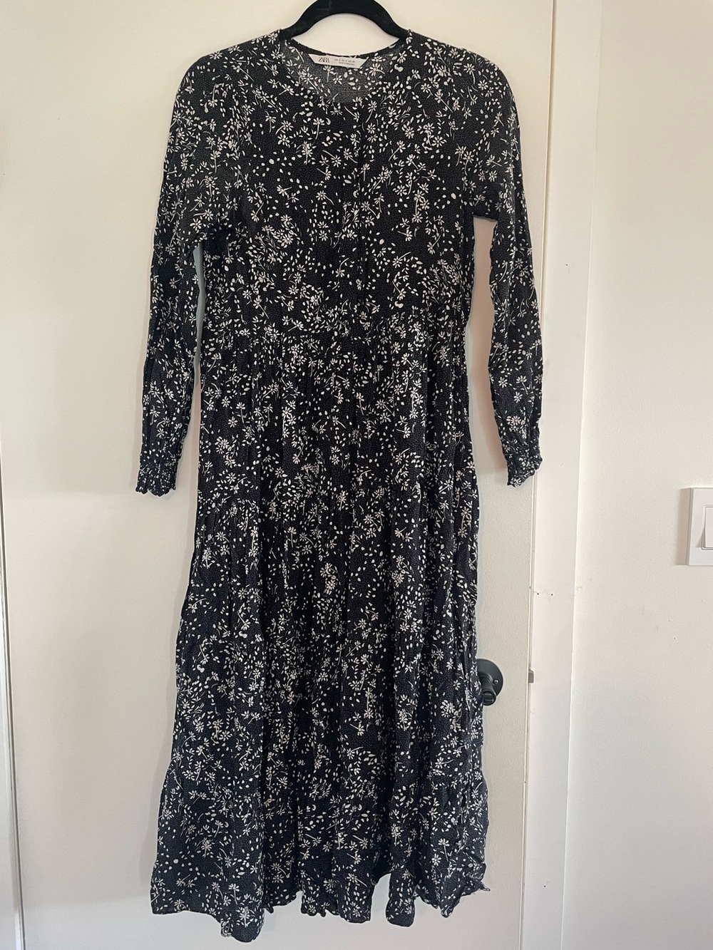 Zara Black and Cream Floral Tiered Midi Maxi Dress Size Small